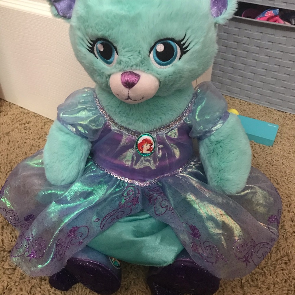 Ariel build a bear that sings!
